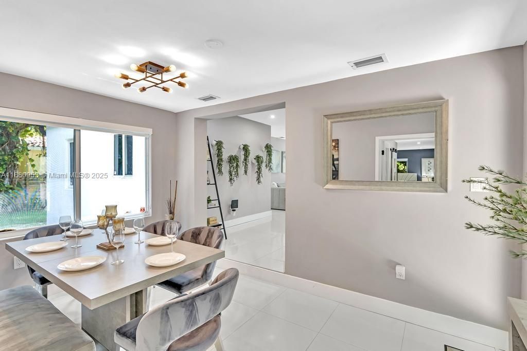 Dining room, Interior, Recessed Lighting