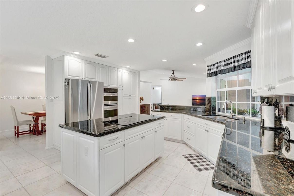 Dining room, Interior, Kitchen, Recessed Lighting