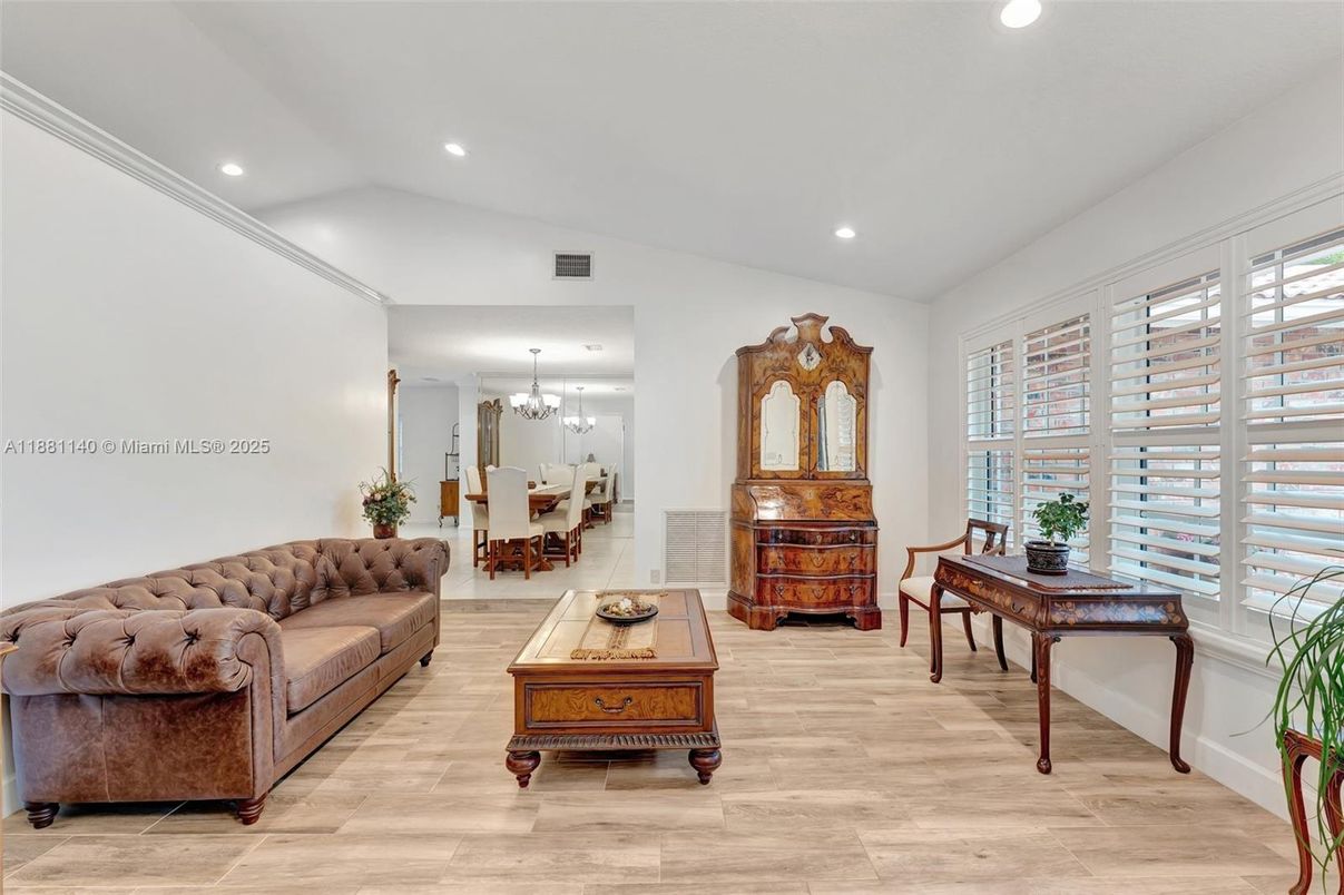 Chandelier, Dining room, Interior, Recessed Lighting, Wood Texture Flooring