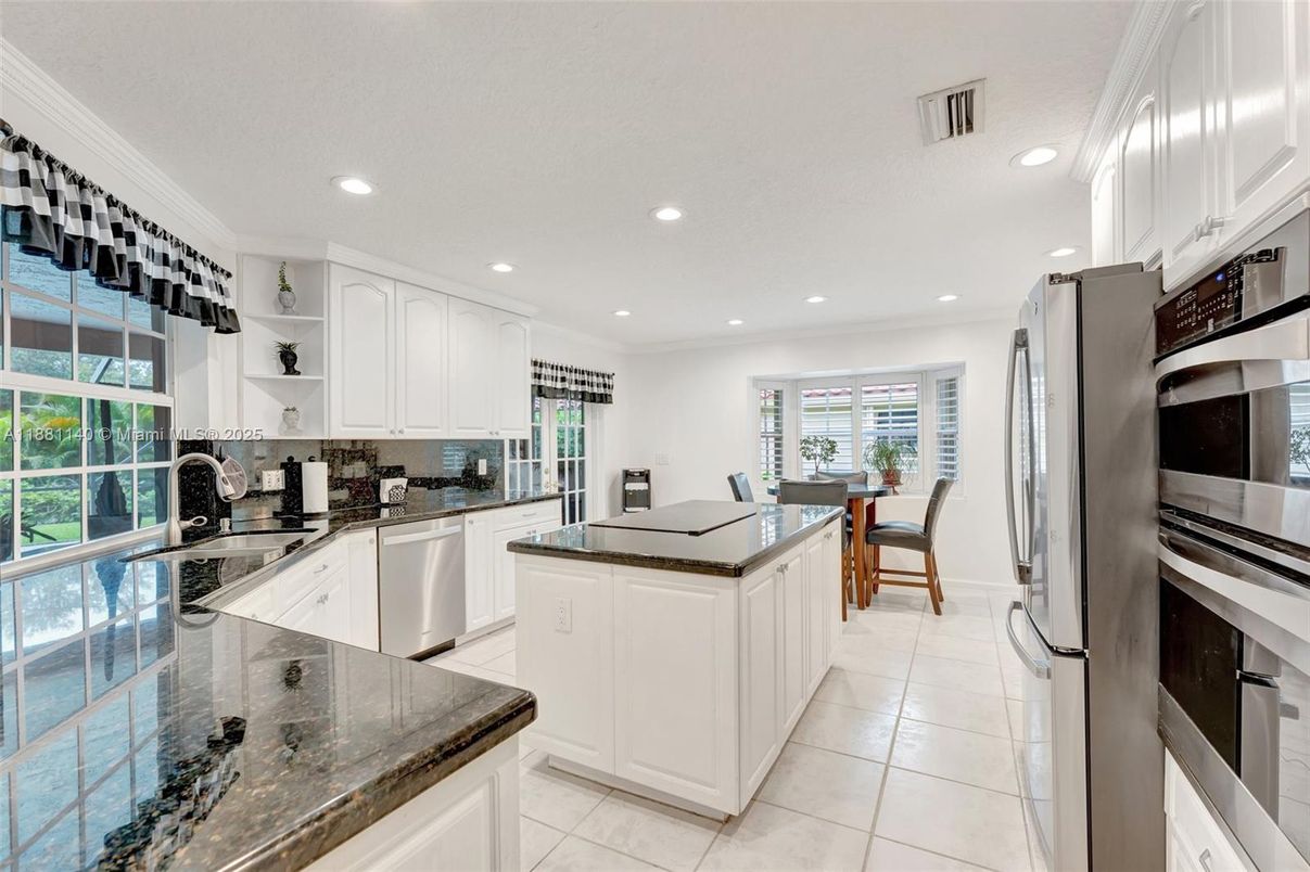 Dining room, Interior, Kitchen, Recessed Lighting, Stainless Steel Appliances