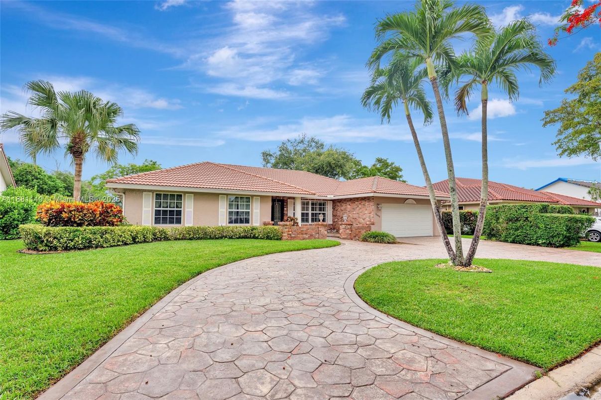 Attached, Backyard, Exterior, Facade, Brick Facade, Ranch