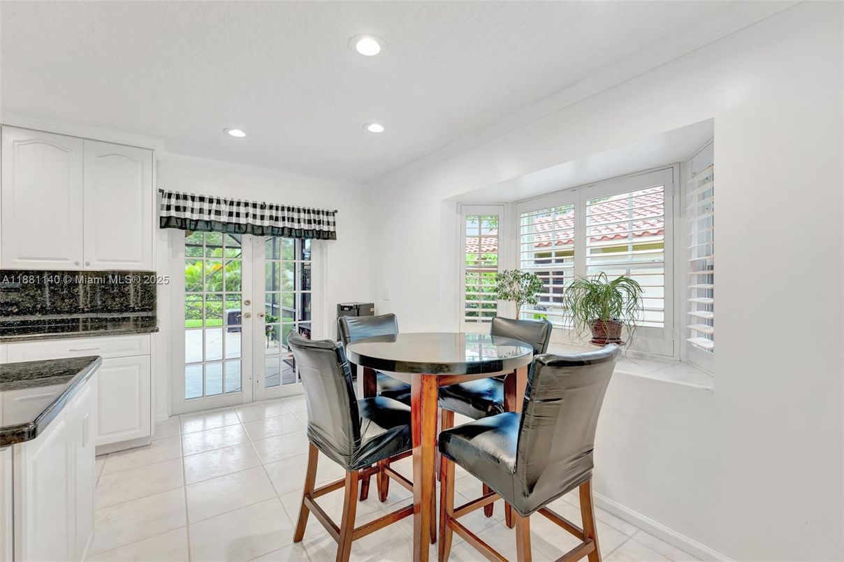 Dining room, Interior, Recessed Lighting