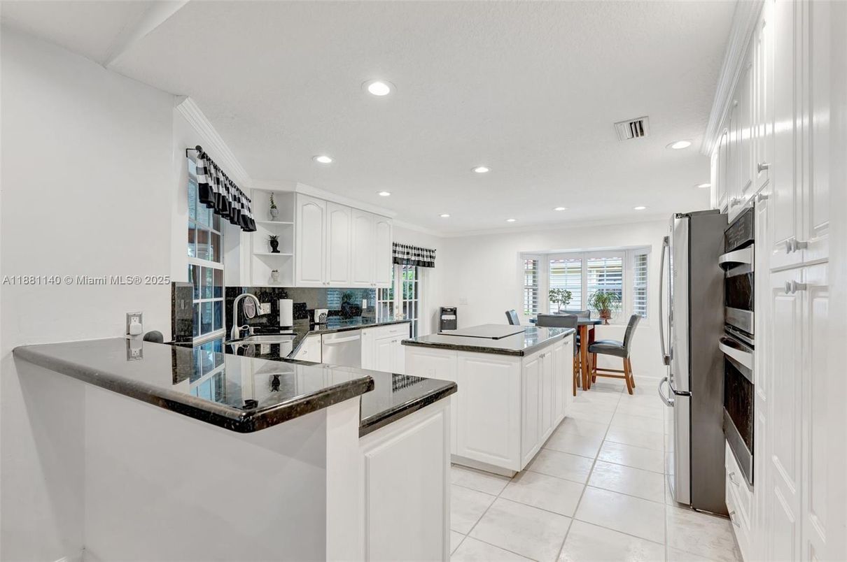 Dining room, Interior, Kitchen, Recessed Lighting, Stainless Steel Appliances
