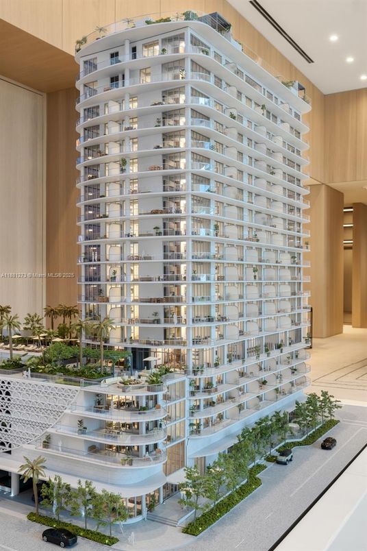 Exterior, Facade, Recessed Lighting, Condo Building
