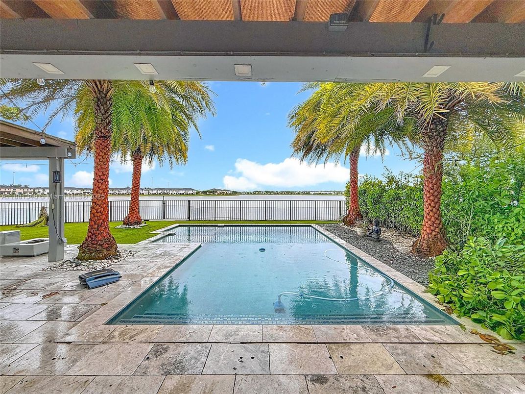 Exterior, Pool, Water