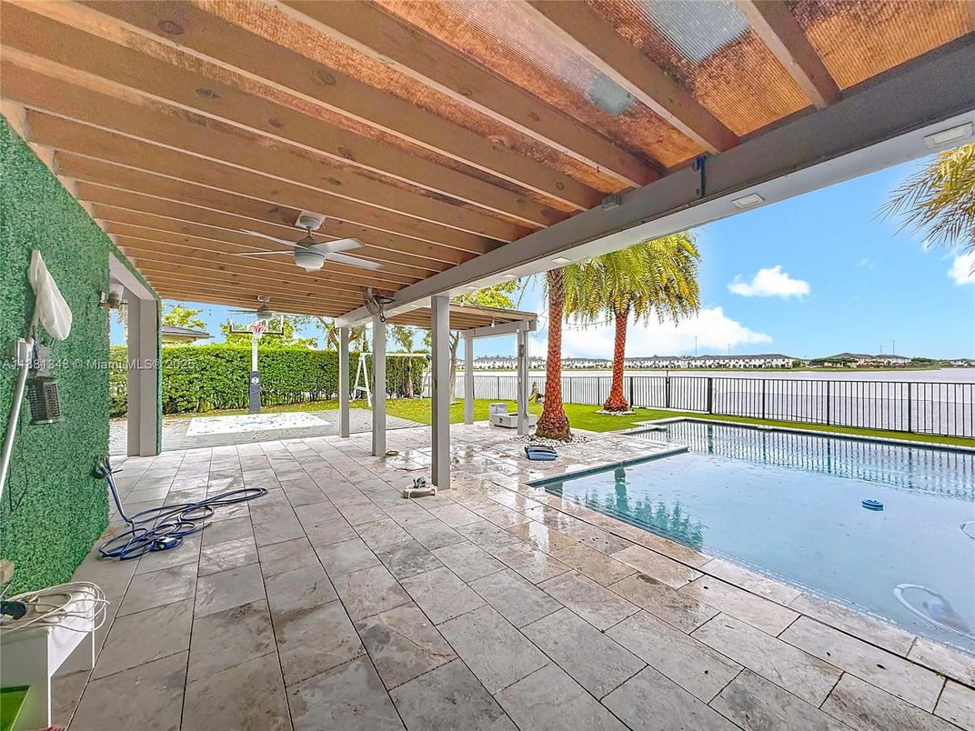 Exterior, Pool, Water