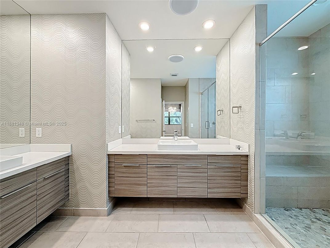 Bathroom, Dual Sink Vanities, Interior, Recessed Lighting