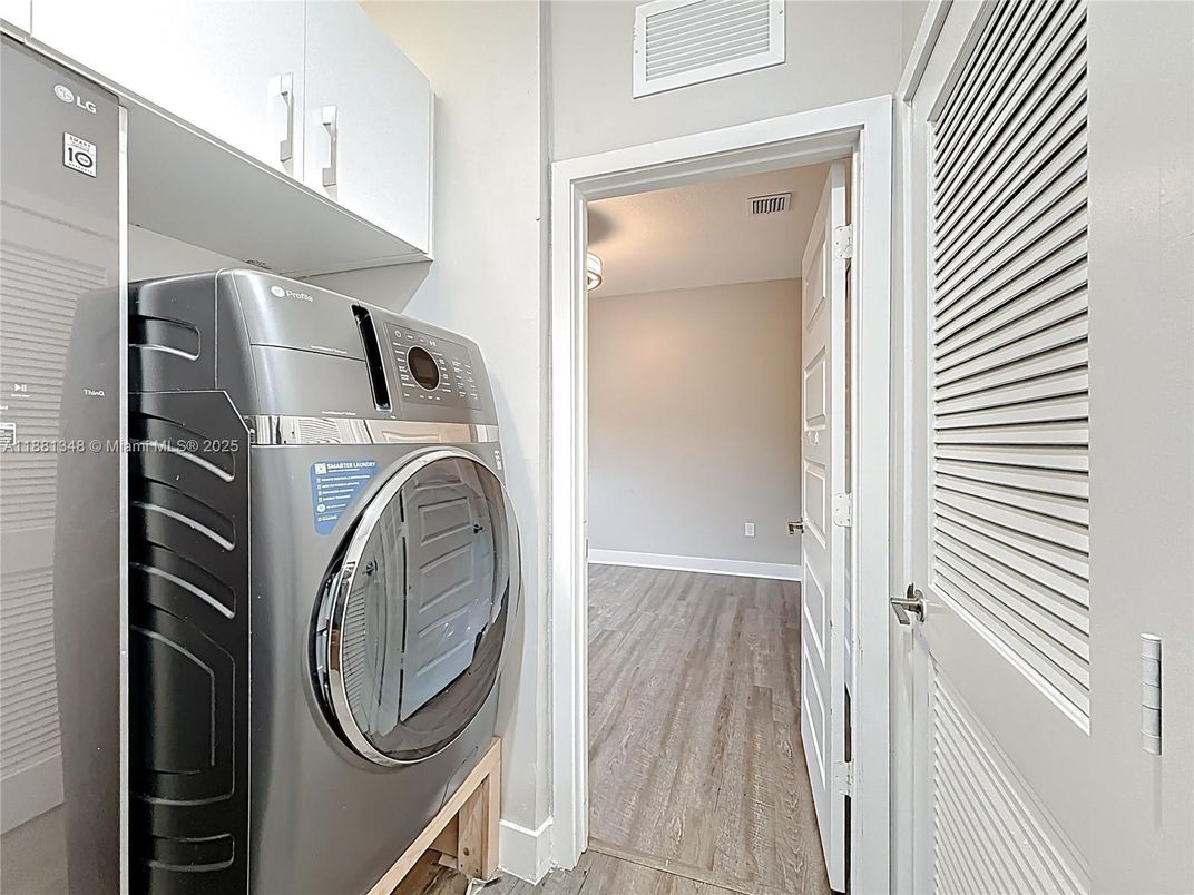 Interior, Utility Closets, Washer, Wood Texture Flooring
