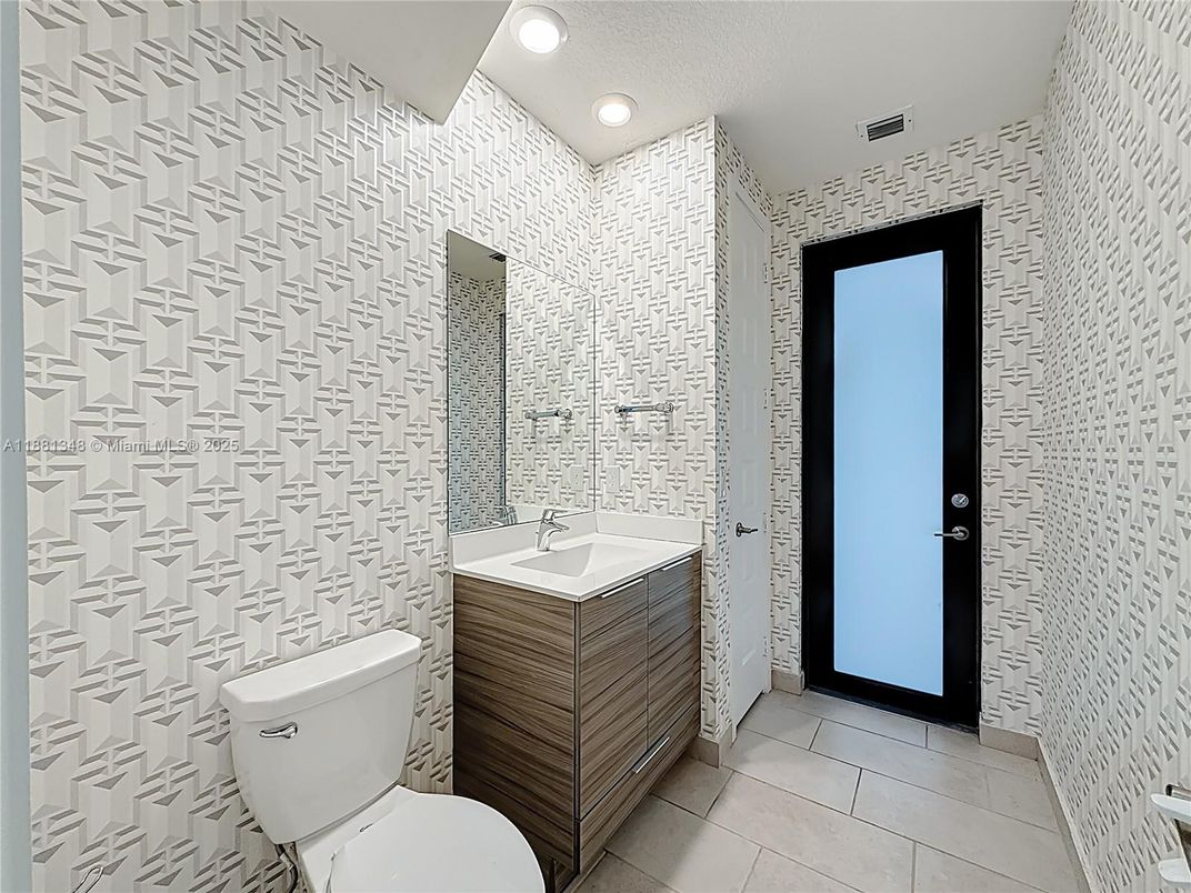 Bathroom, Interior, Recessed Lighting