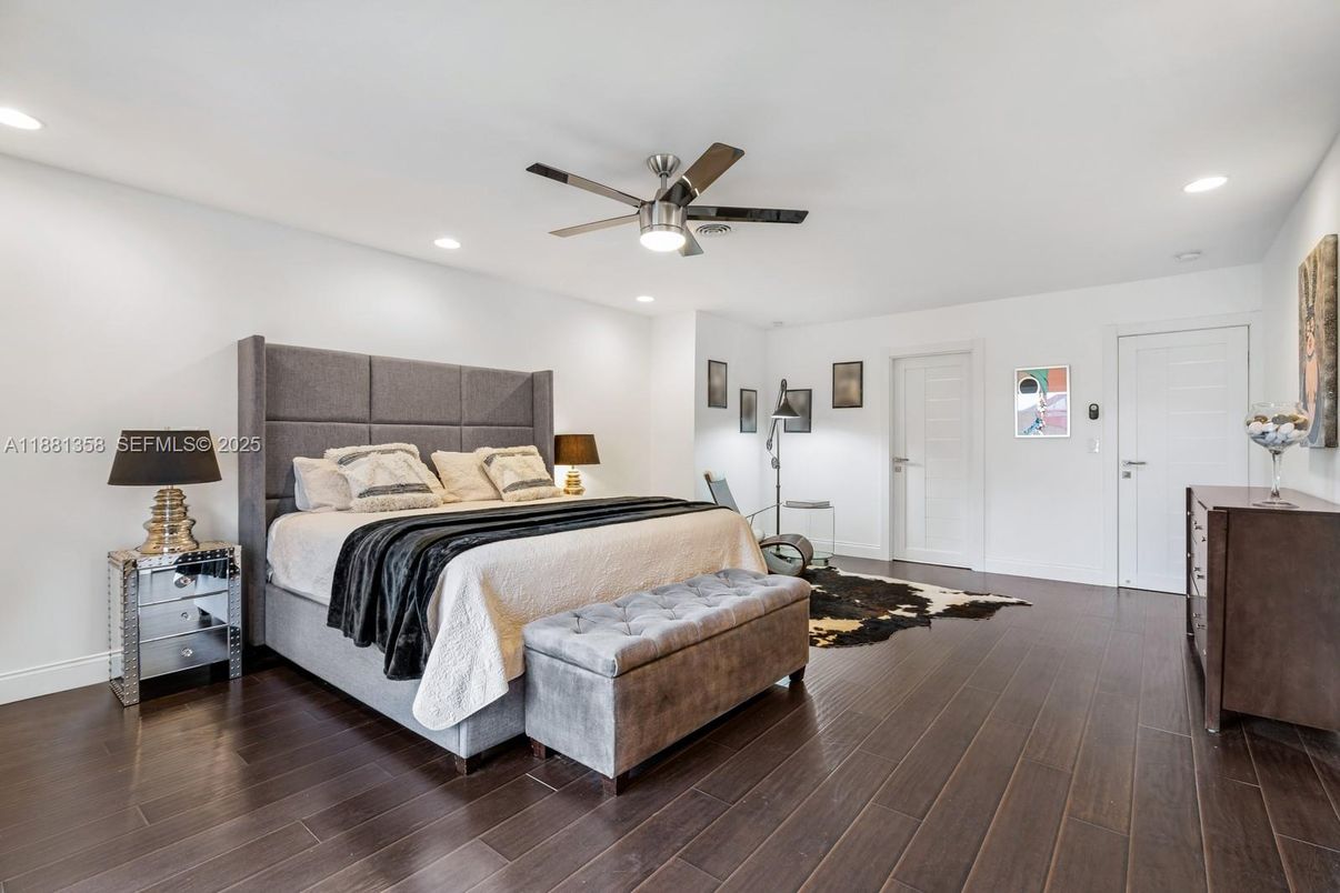 Bedroom, Interior, Recessed Lighting, Wood Texture Flooring