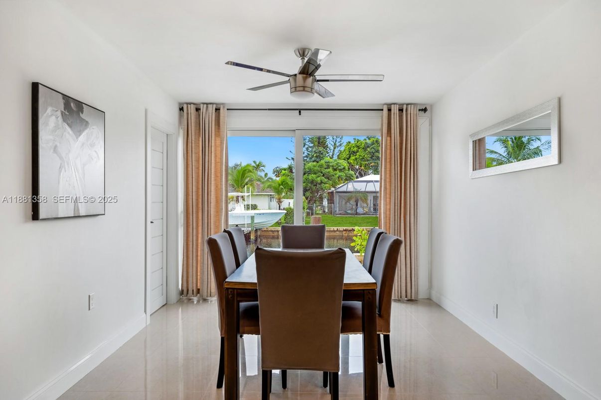 Dining room, Interior