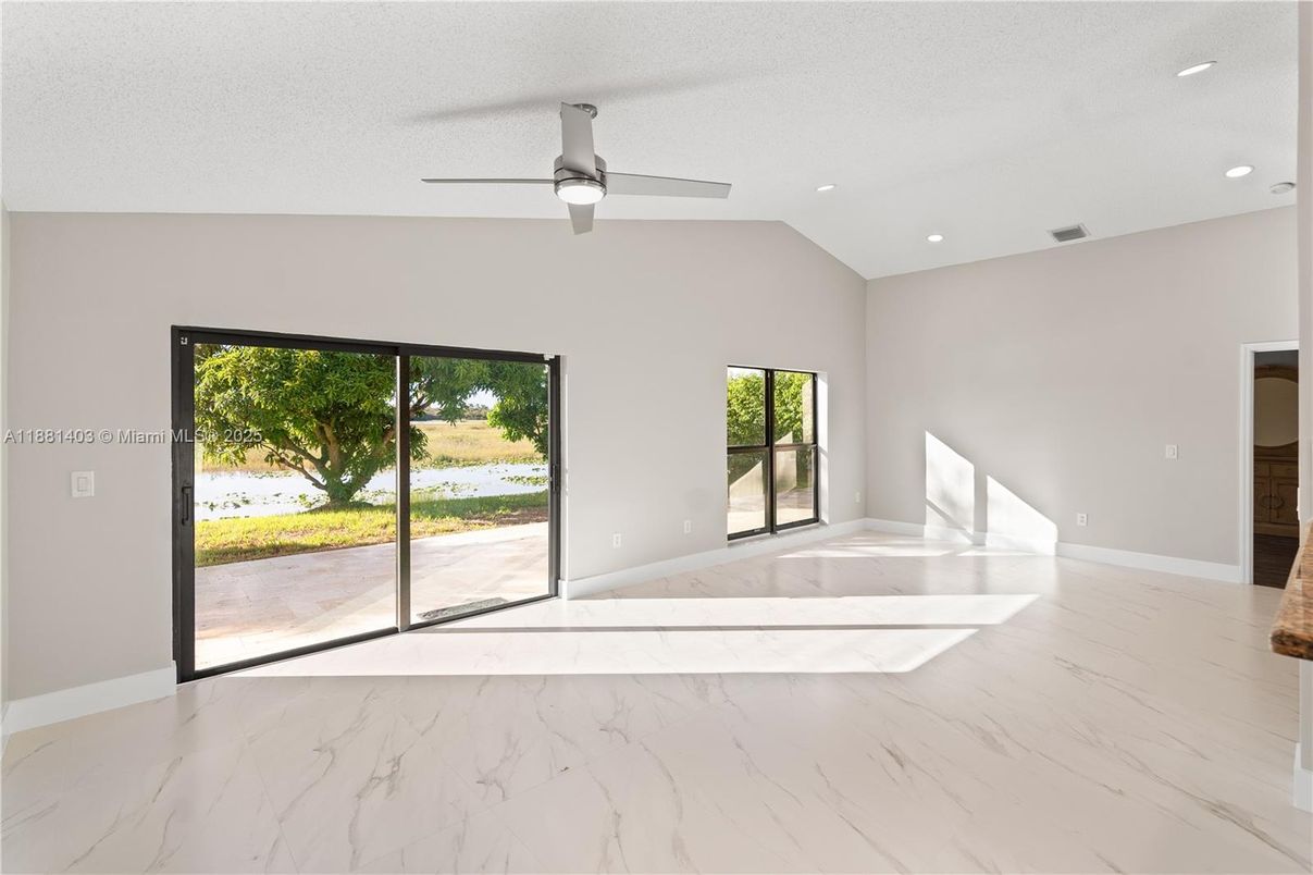 Empty room, Interior, Marble, Recessed Lighting