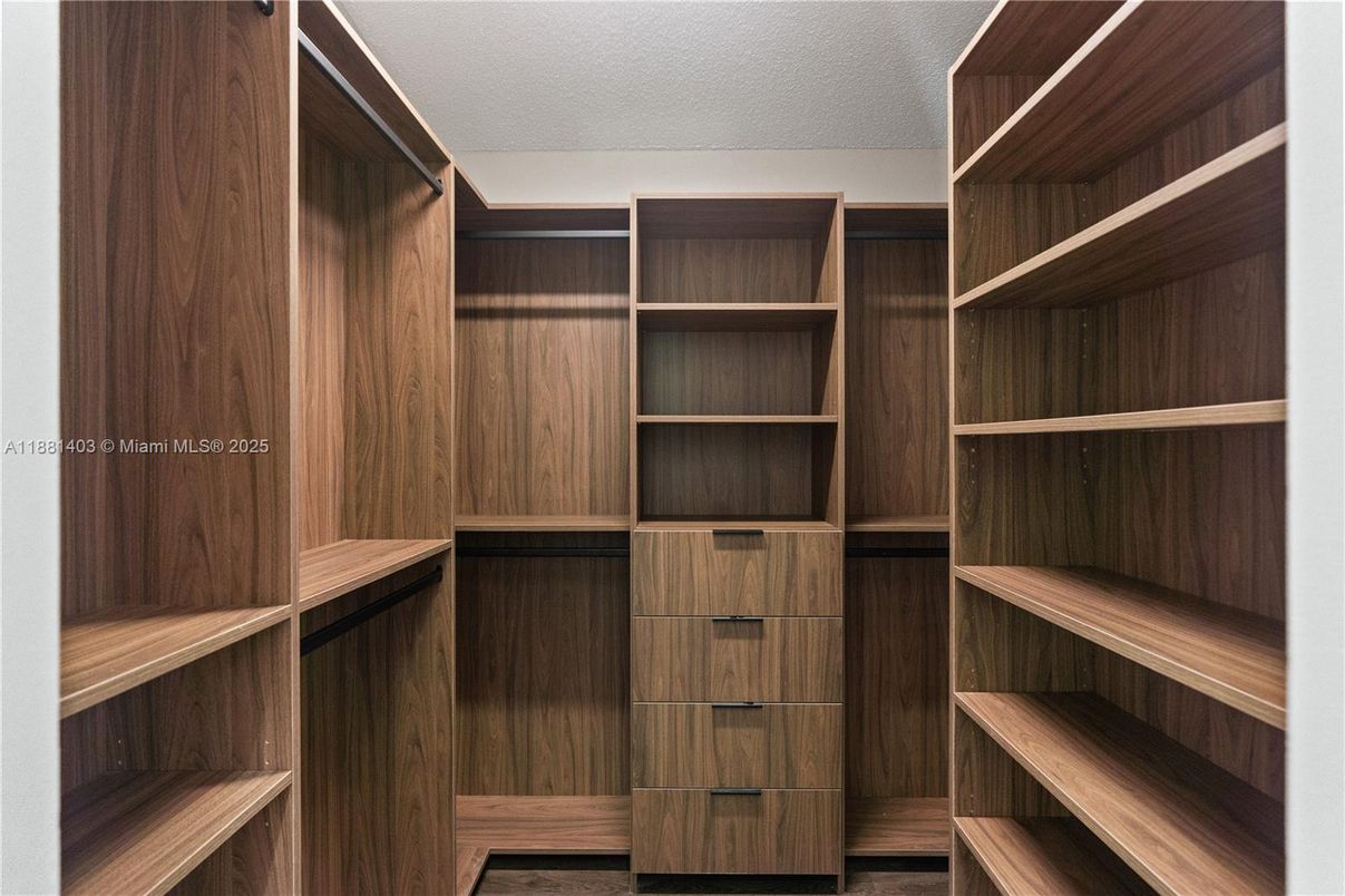 Interior, Walk-in Closets