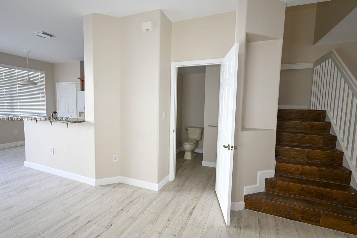 Interior, Pendant Lights, Wood Texture Flooring