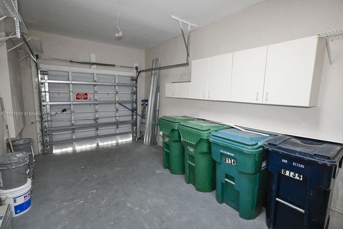 Garage, Interior