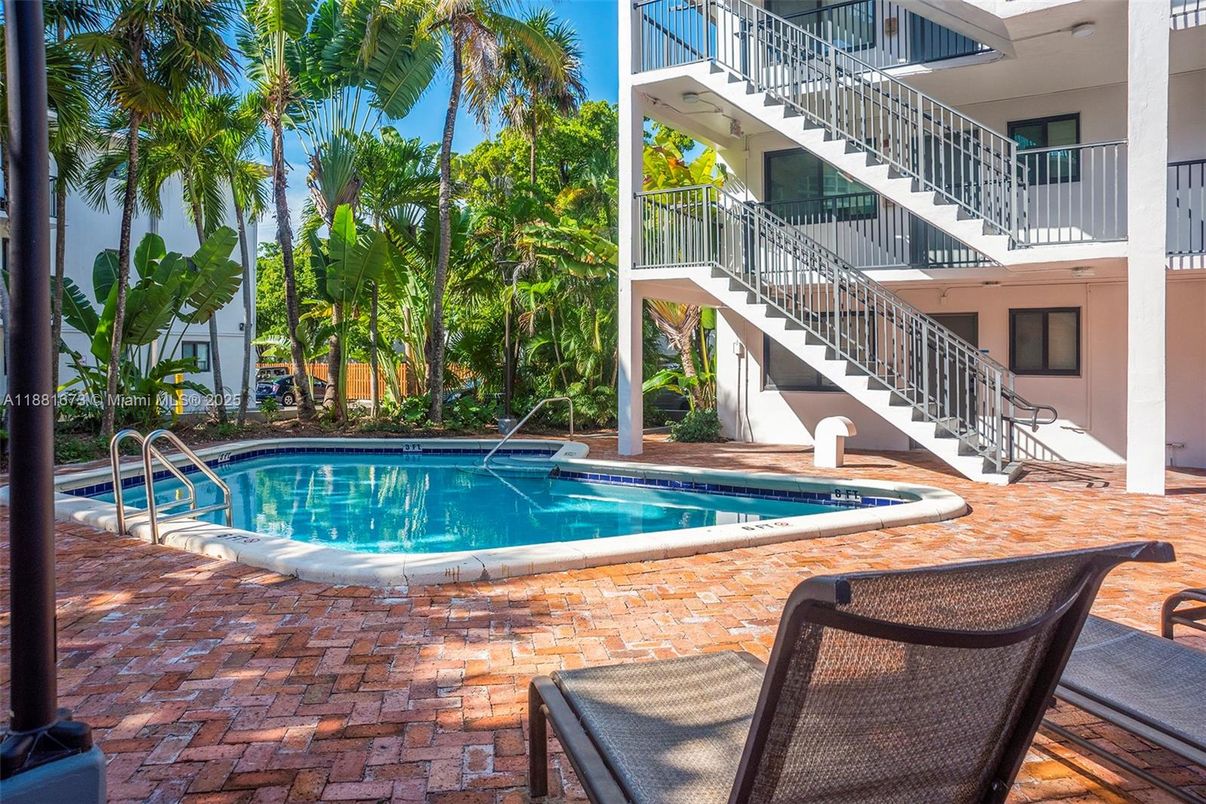 Exterior, Pool