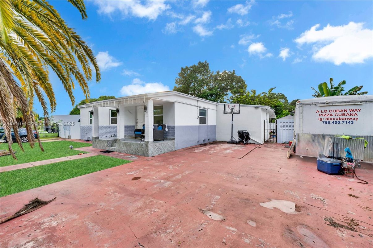 Backyard, Exterior
