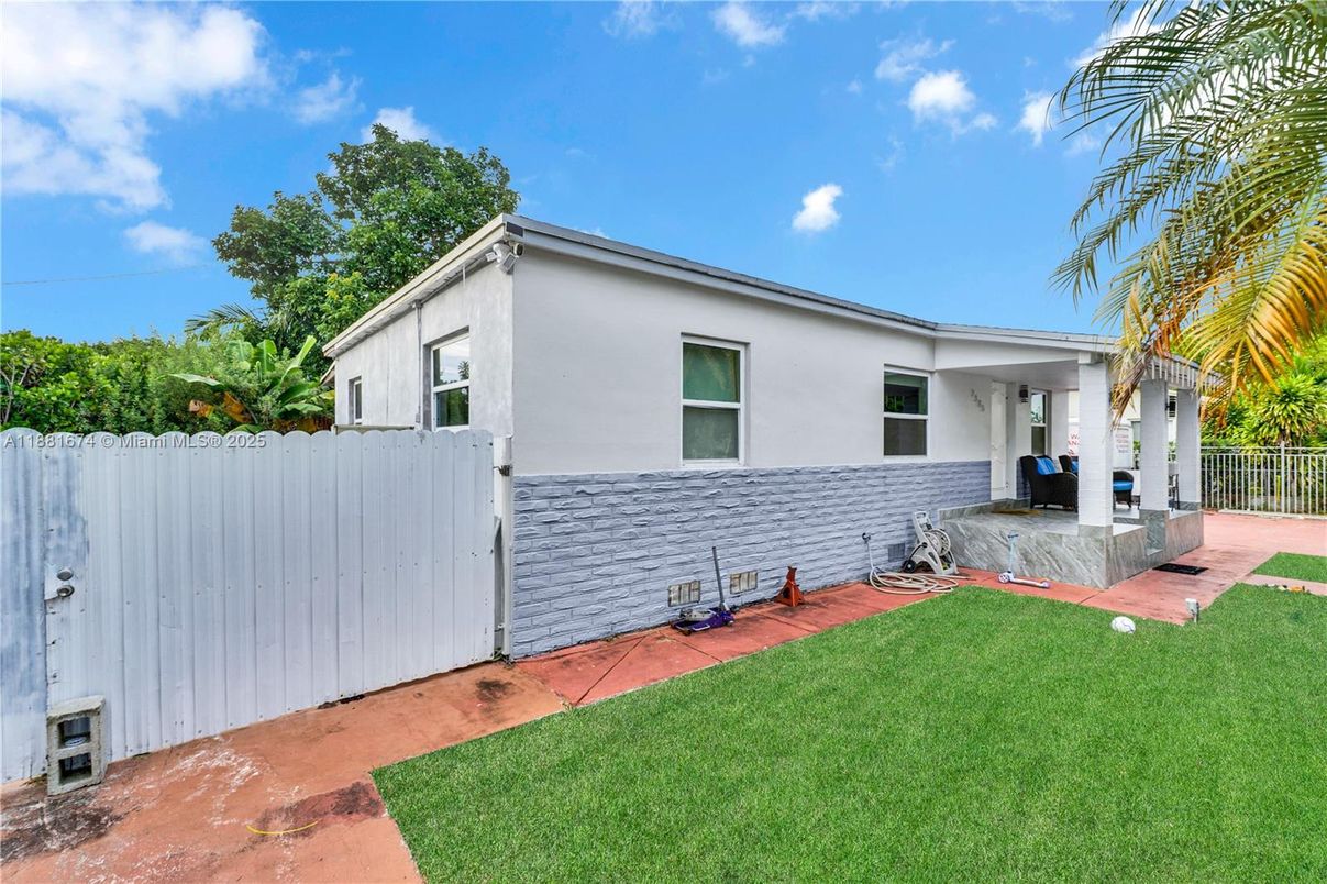 Backyard, Exterior
