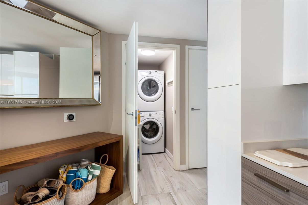 Interior, Utility Closets, Washer, Wood Texture Flooring