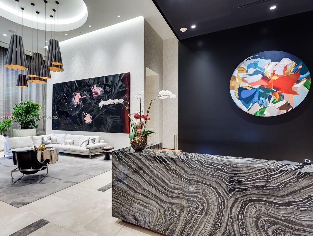 Interior, Living room, Pendant Lights, Recessed Lighting