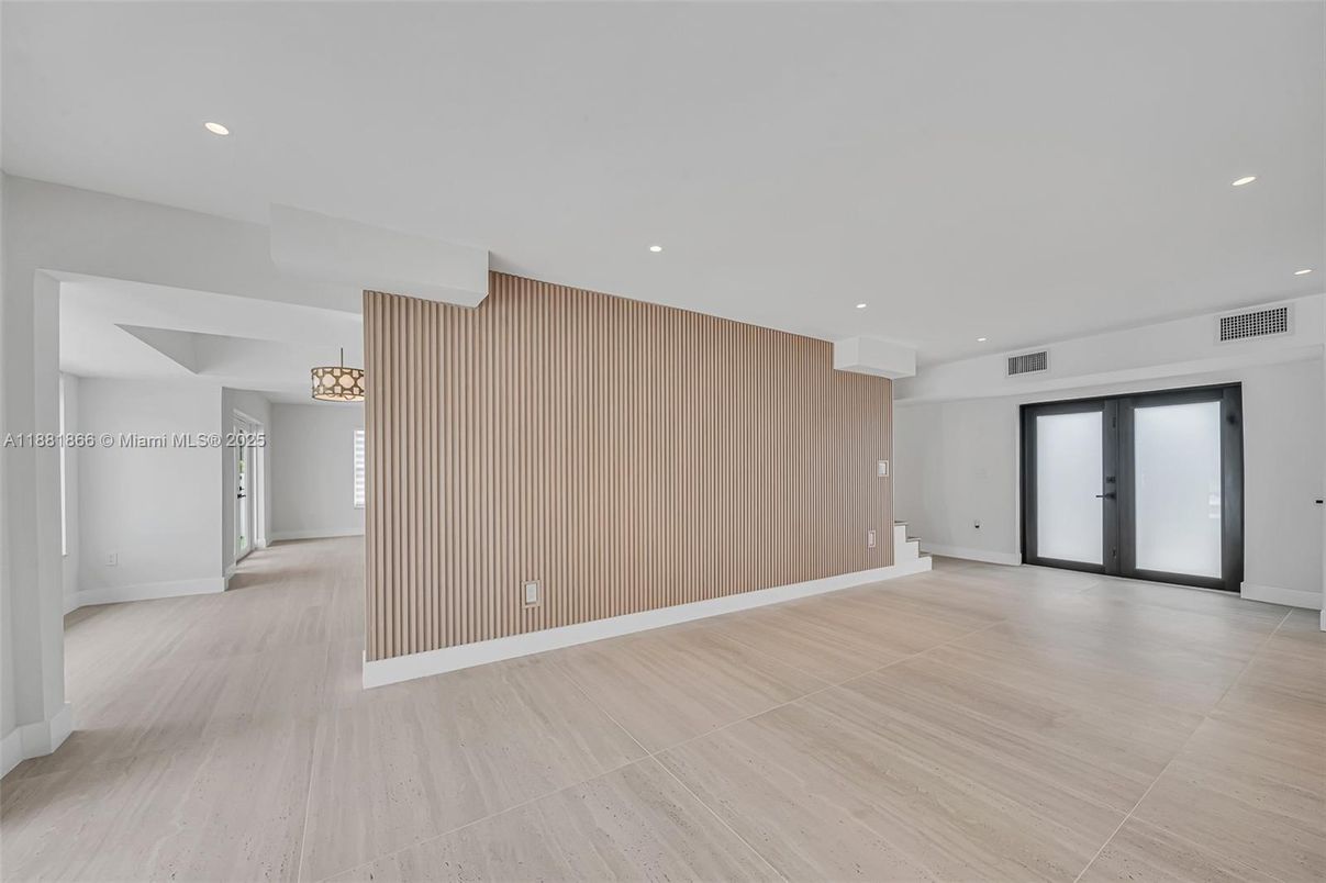 Empty room, Interior, Recessed Lighting