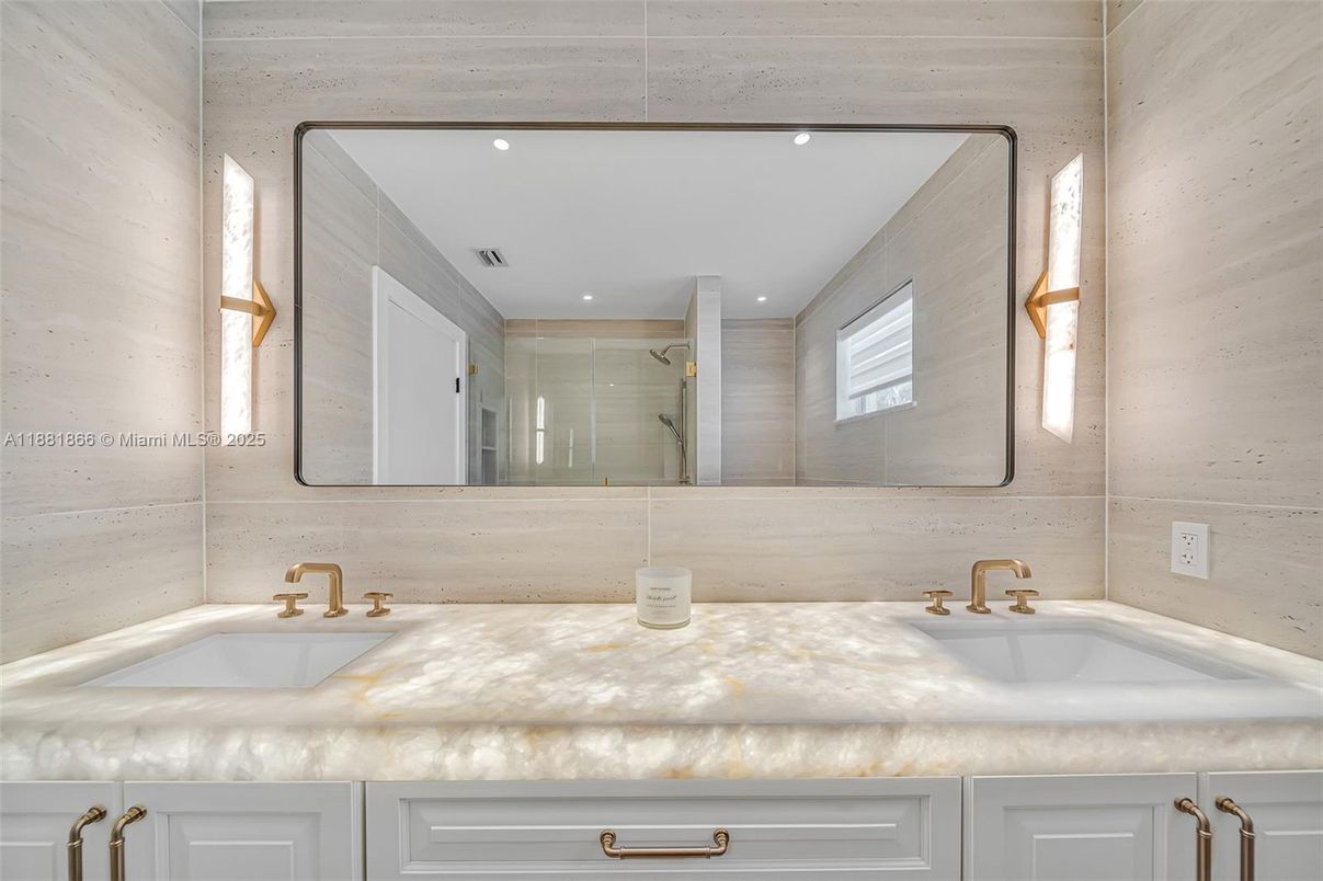Bathroom, Interior, Recessed Lighting