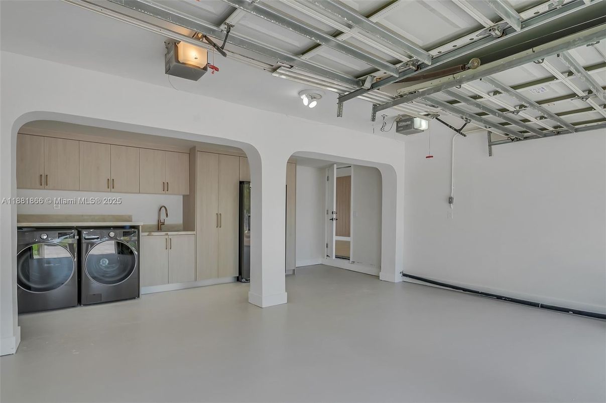 Garage, Interior, Washer