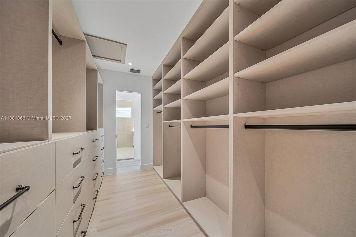 Interior, Walk-in Closets, Wood Texture Flooring