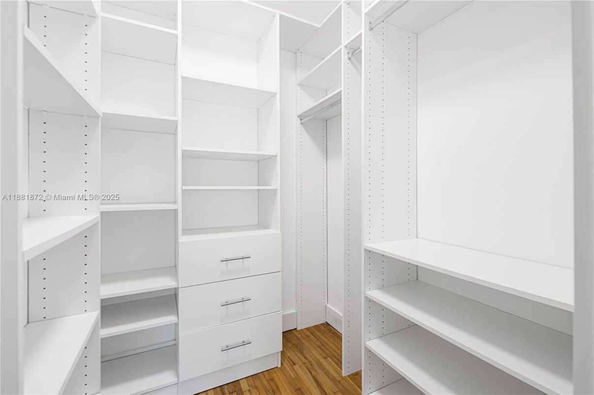 Interior, Walk-in Closets, Wood Texture Flooring