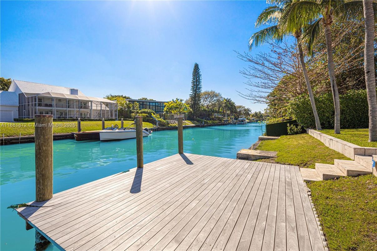 Exterior, Pool, Water