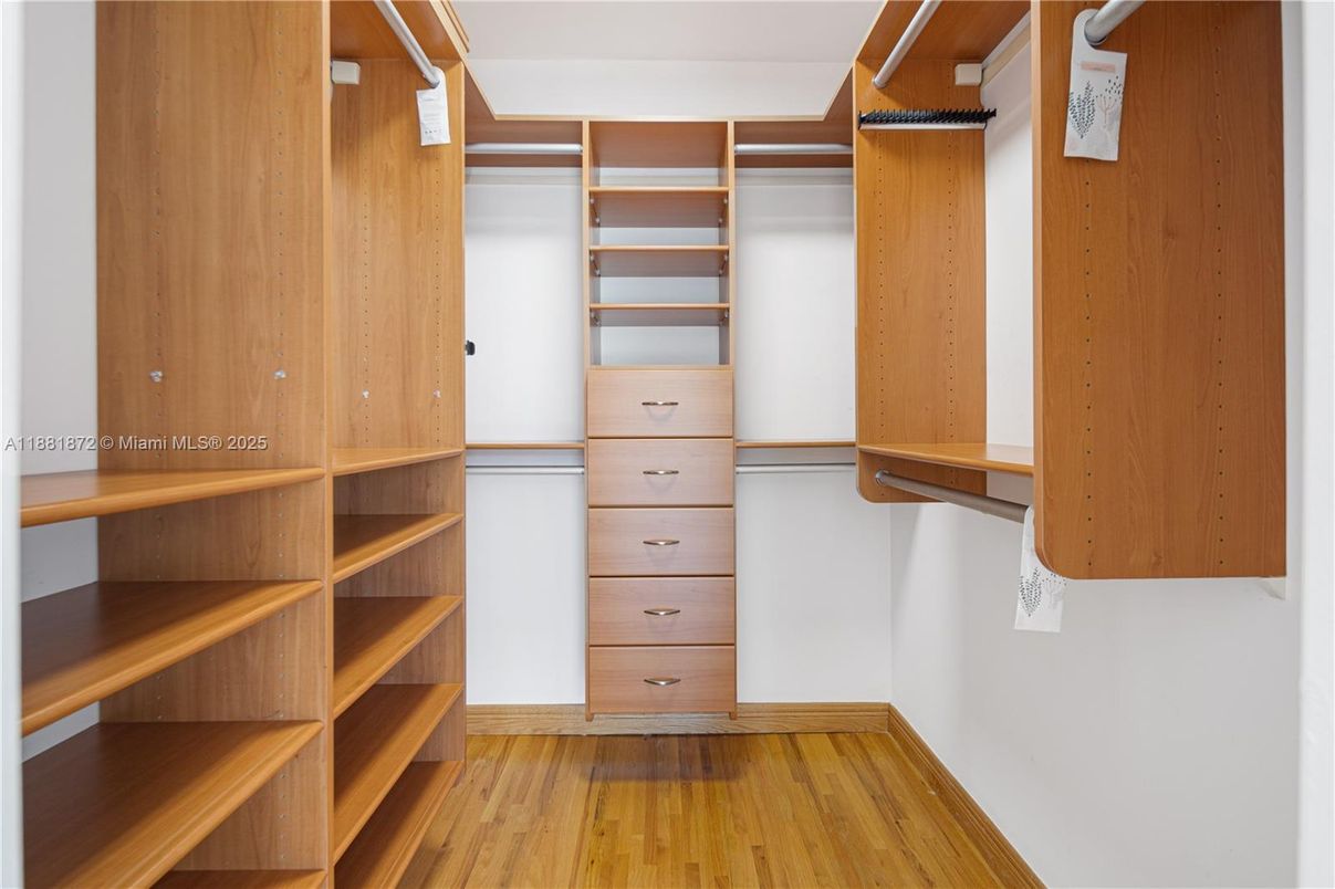 Interior, Walk-in Closets, Wood Texture Flooring