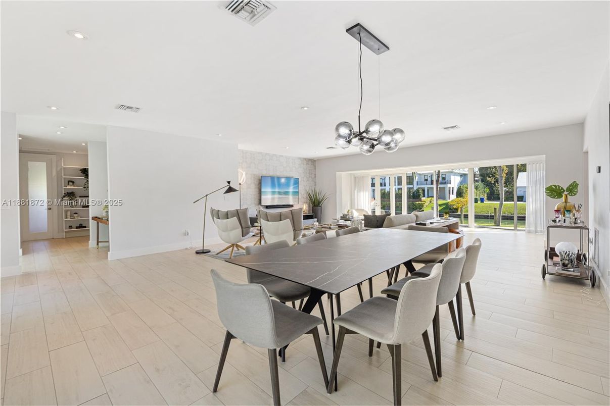 Dining room, Interior, Living room, Pendant Lights, Recessed Lighting, Wood Texture Flooring