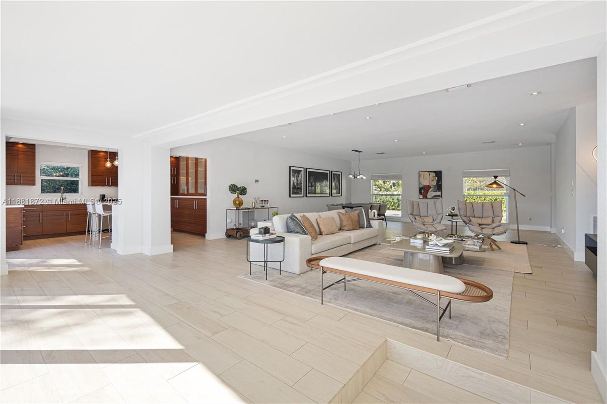 Interior, Living room, Pendant Lights, Recessed Lighting, Wood Texture Flooring