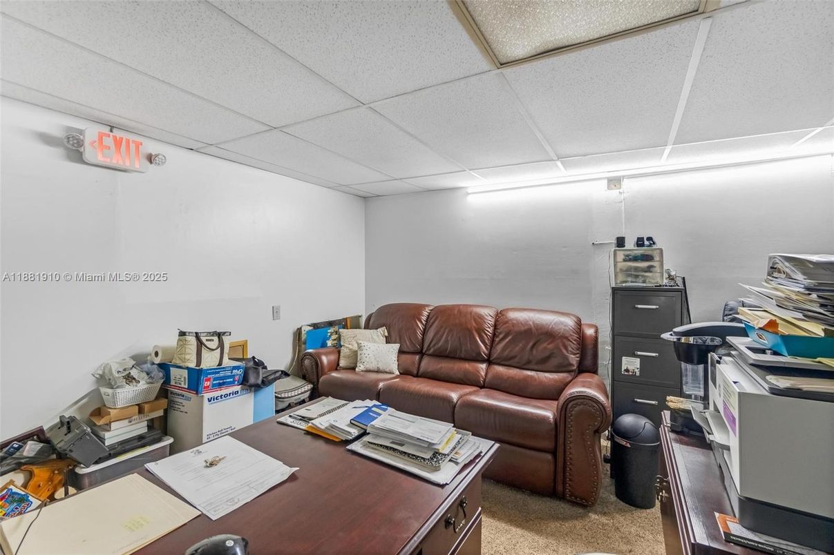 Home Office, Interior