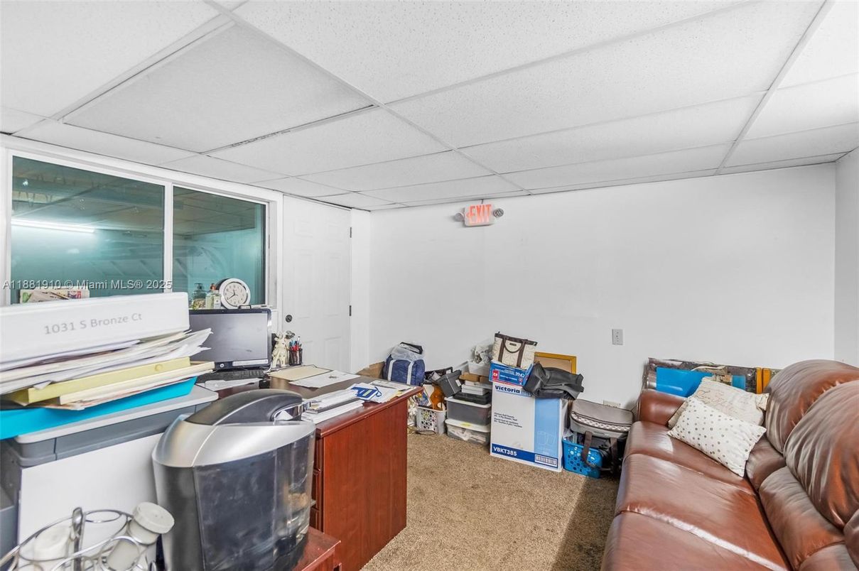Home Office, Interior