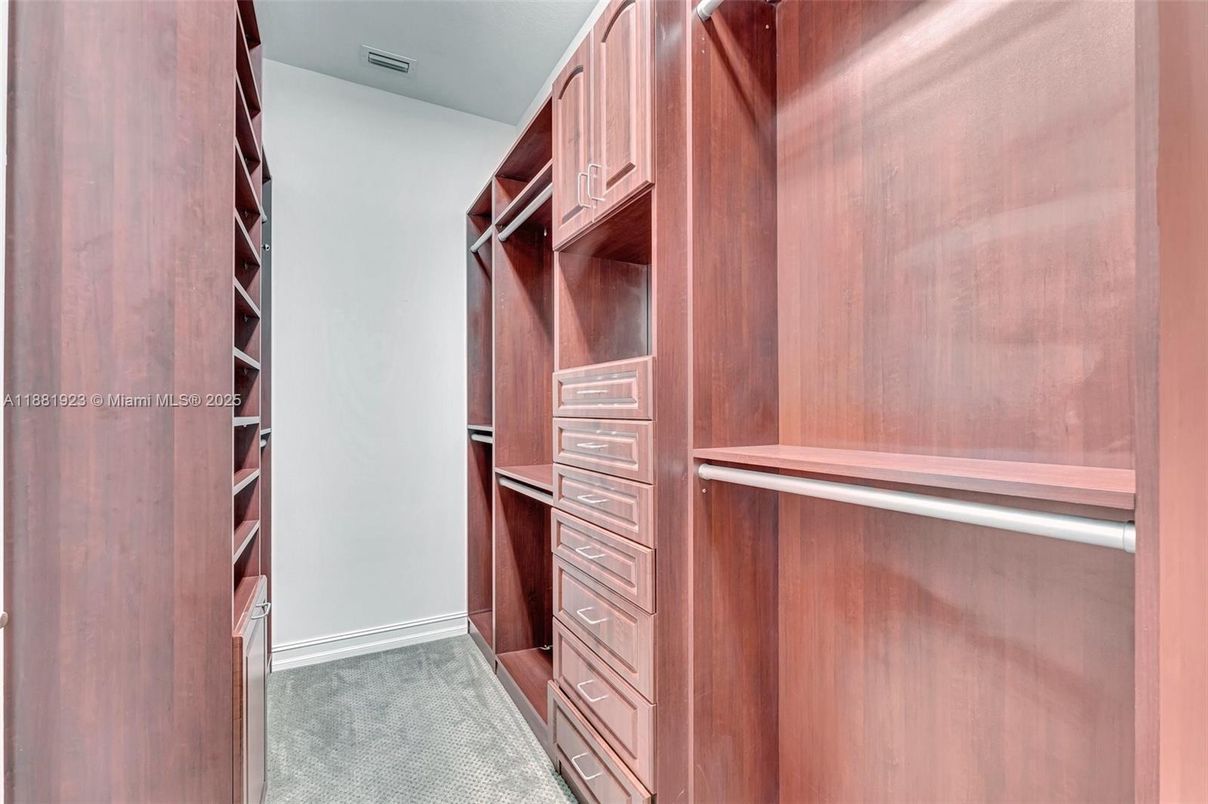 Interior, Walk-in Closets