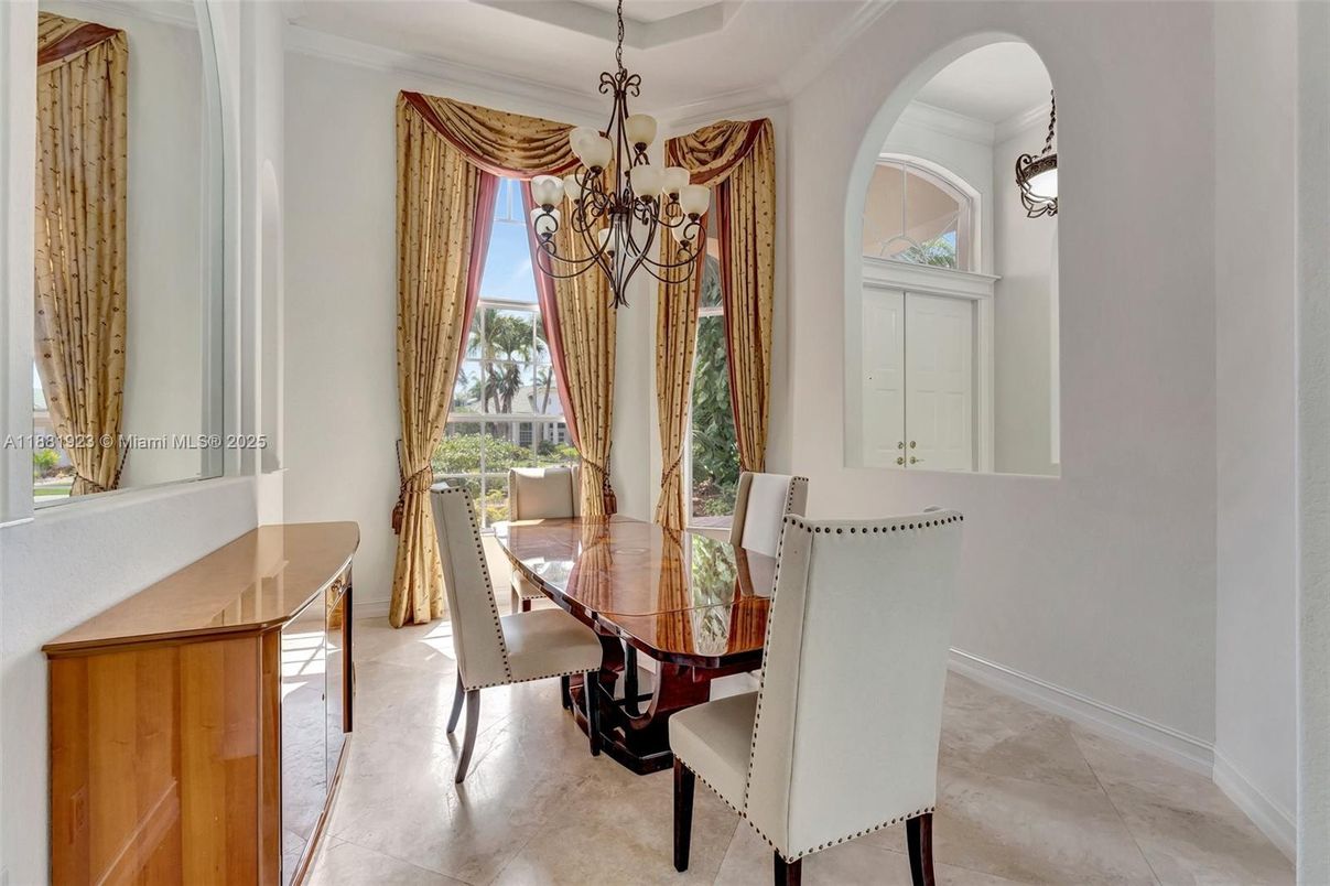 Chandelier, Dining room, Interior