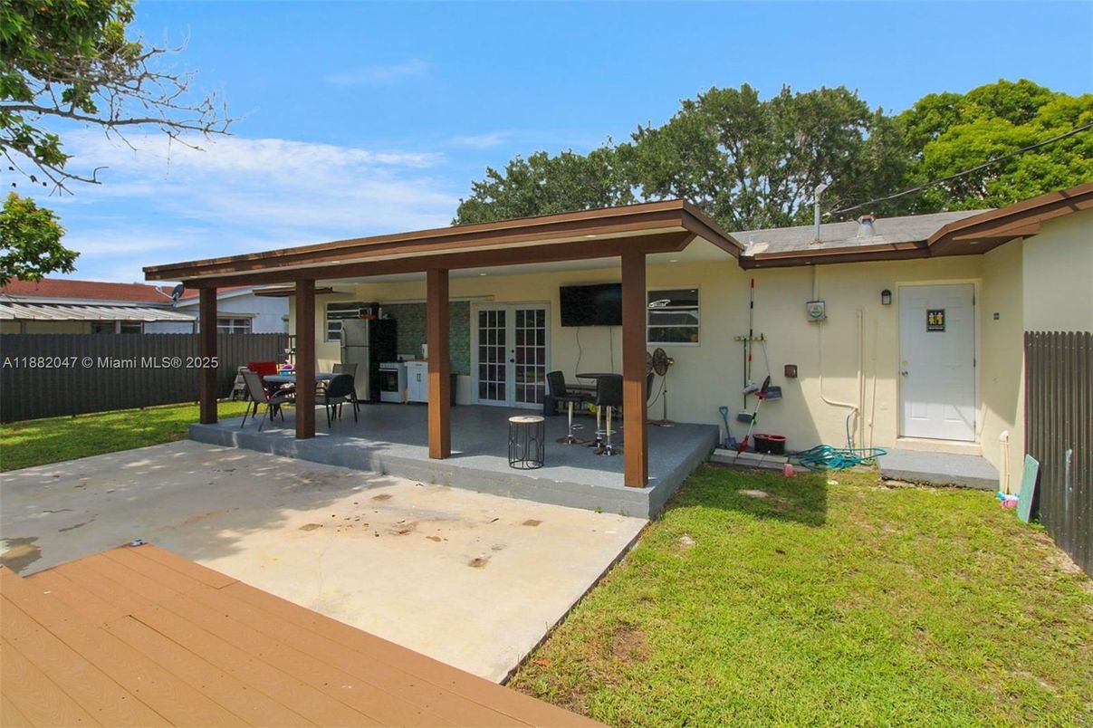 Backyard, Exterior