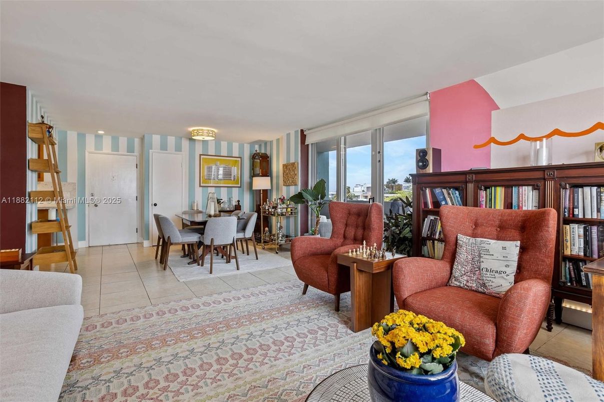 Chandelier, Dining room, Interior, Living room