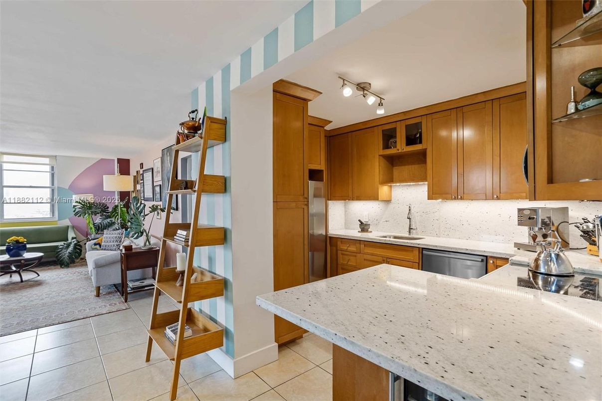 Interior, Kitchen, Living room, Stainless Steel Appliances