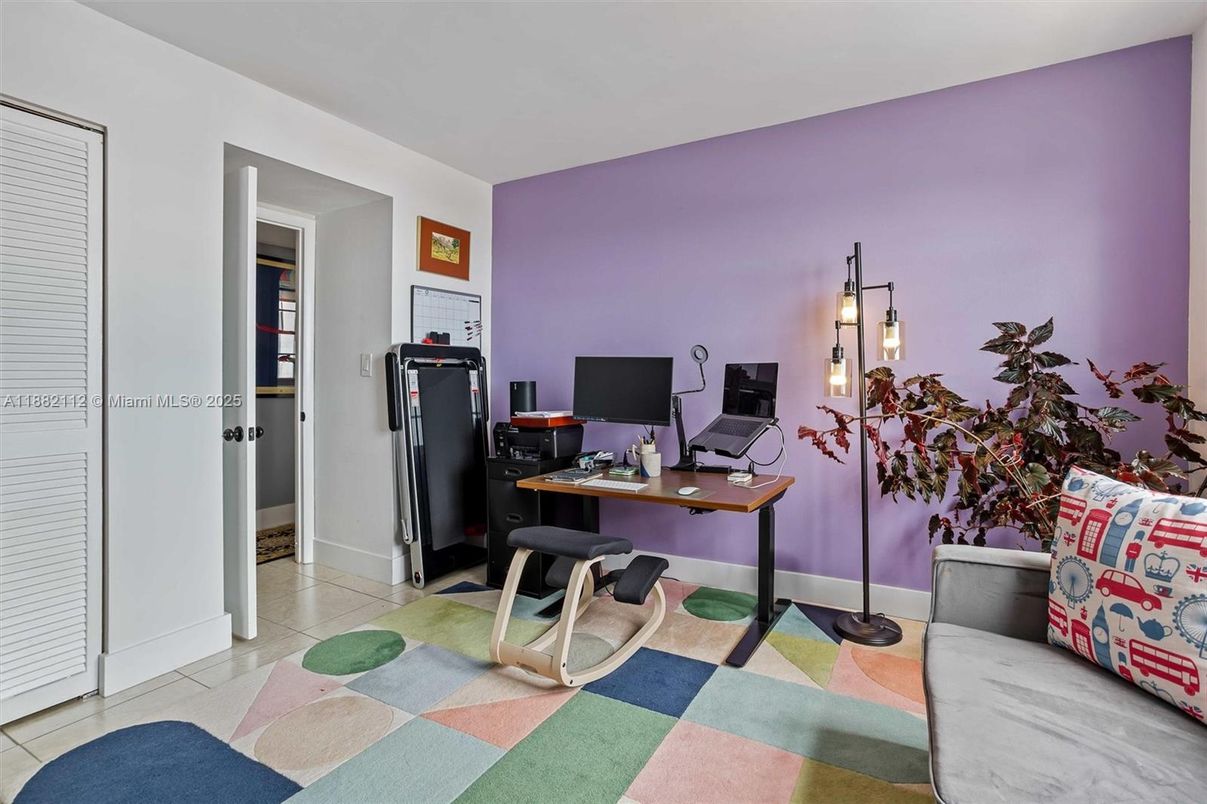 Home Office, Interior