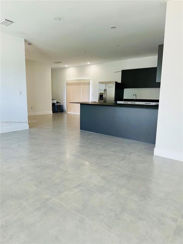 Empty room, Interior, Kitchen, Recessed Lighting