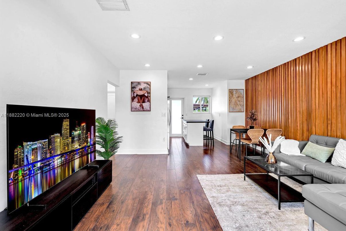 Dining room, Interior, Living room, Recessed Lighting, Wood Texture Flooring