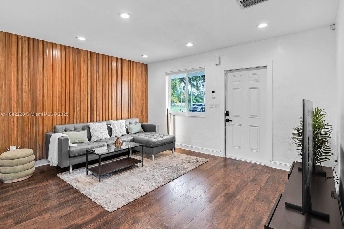 Interior, Living room, Recessed Lighting, Wood Texture Flooring