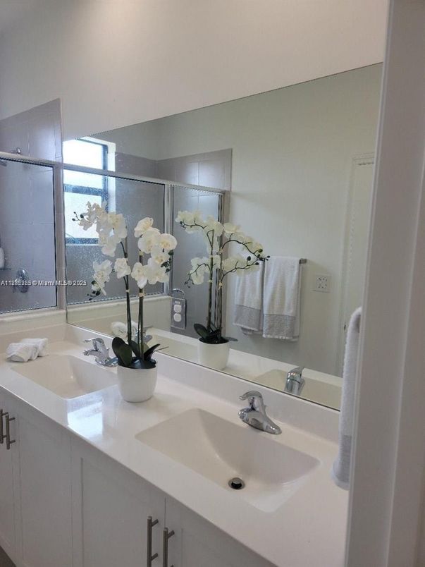 Bathroom, Dual Sink Vanities, Interior