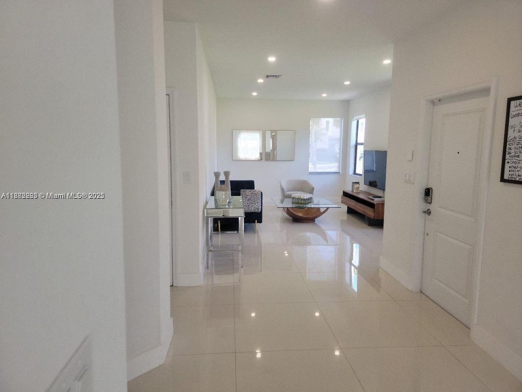 Bathroom, Interior, Living room, Recessed Lighting