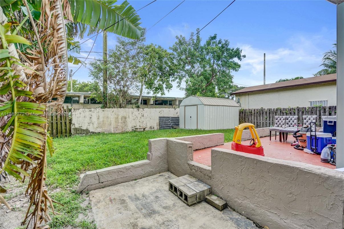 Backyard, Exterior
