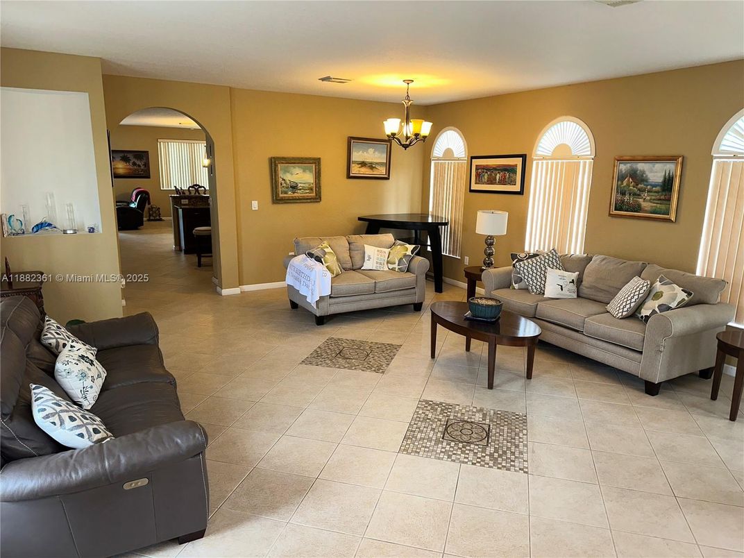 Chandelier, Interior, Living room