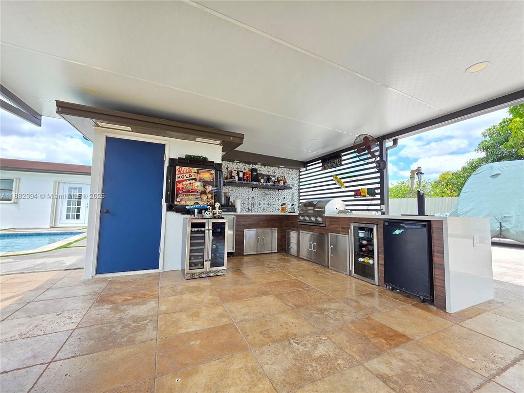 Exterior, Outdoor Kitchen