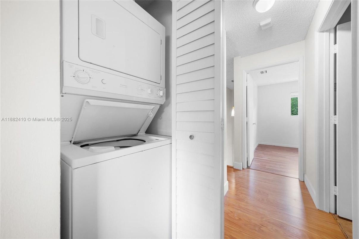 Interior, Utility Closets, Washer, Wood Texture Flooring